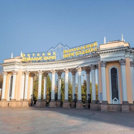 Уютная Студия В Центре Almaty Bagian luar foto